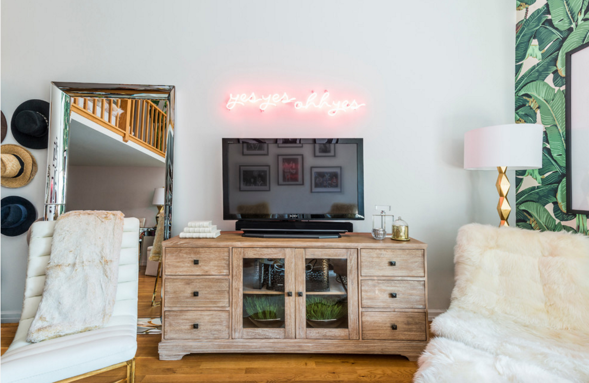 trang trí tường gương lớn