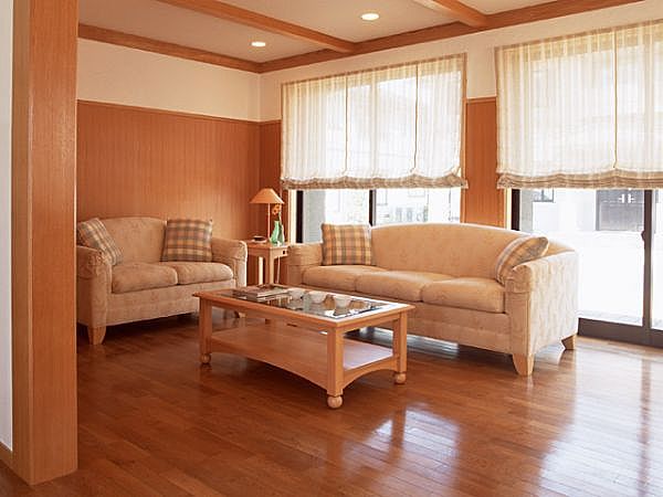 thiết kế nàh ở bằng sàn gỗ